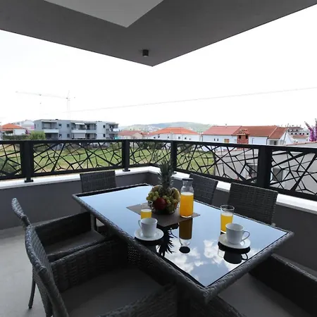 Apartment With Parking Space - 24605 Trogir